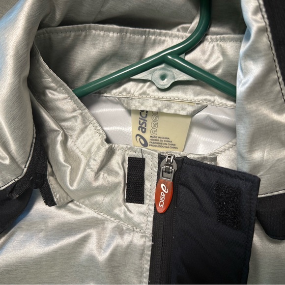 Asics Men’s Jacket - Black and Gray - Picture 4 of 4